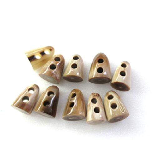 水牛ダッフルボタン・20mm。特上薄茶（天然色）。10個（セット）の価格。プロ用（業務用）。長さ20m/m..