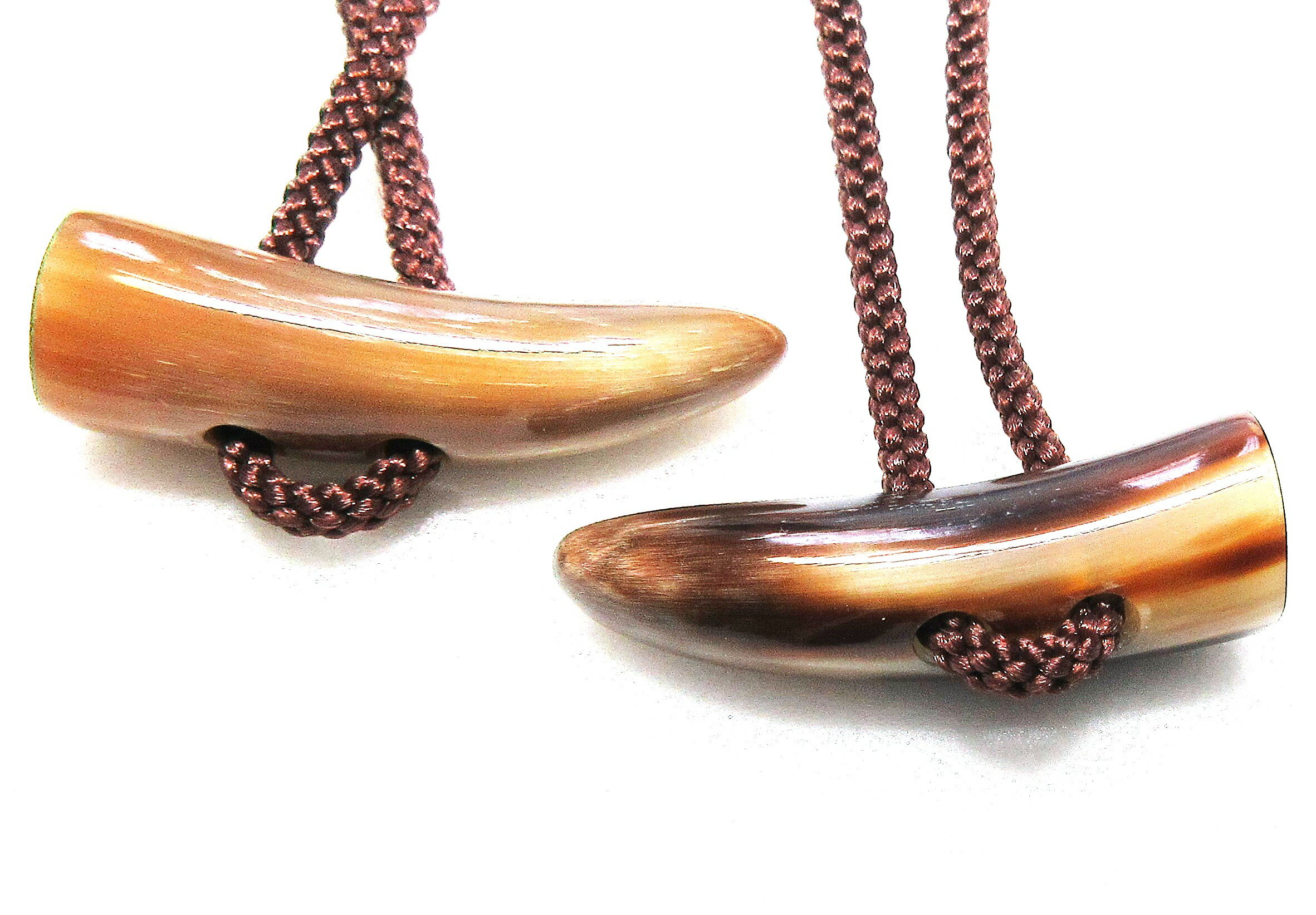 水牛ダッフルボタン・55mm。えん曲タイプ。特上茶（天然色）。2個(セット）の価格。長さ55m/m。紐は付いていません。日本製。ゆうメール便。