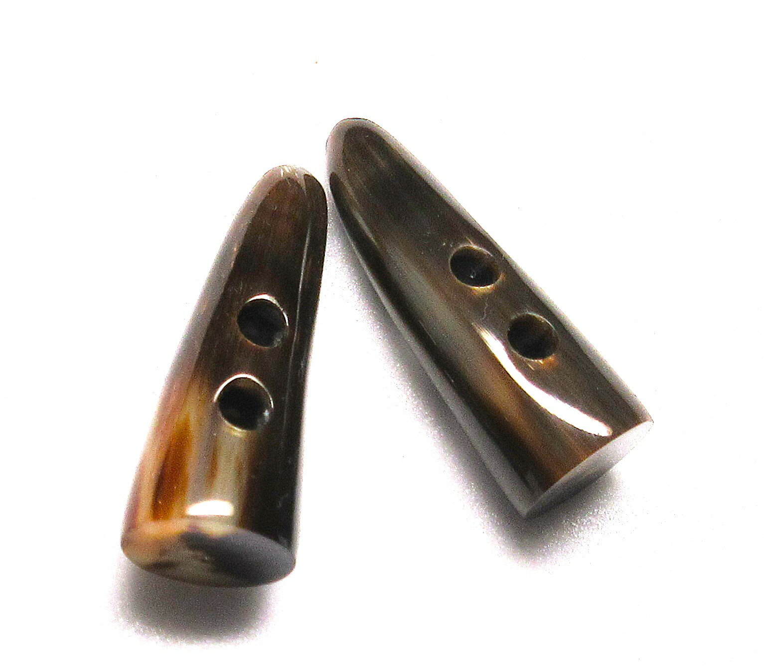 水牛ダッフッルボタン・55mm。渋茶（天然色）・長さ55m/m・木口約19×18m/m・芯持ち・二つ穴（穴の径3m/..