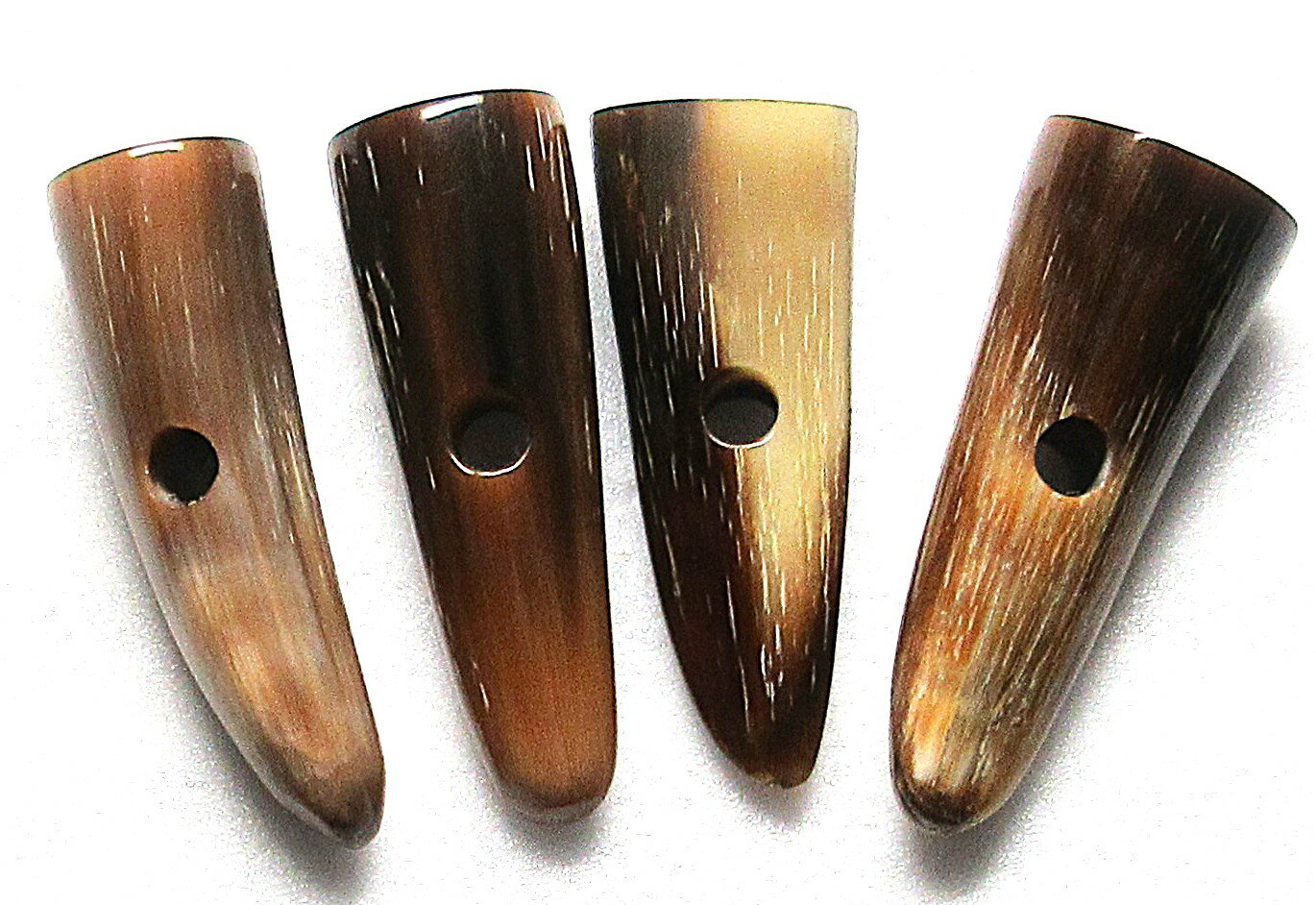 水牛ダッフルボタン・55mm、一つ穴（紐穴の径6m/m）。プロ用。茶系（天然色）・鏡磨き・本オランダ水牛..