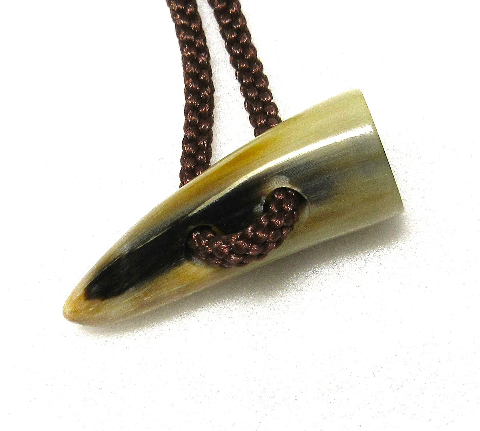 水牛ダッフルボタン・50mm。特上白黒（天然色）・長さ50m/m・二つ穴（紐穴の径6m/m）・本オランダ水牛角材。日本製（小山交易株式会社自社製）。ゆうメール便。