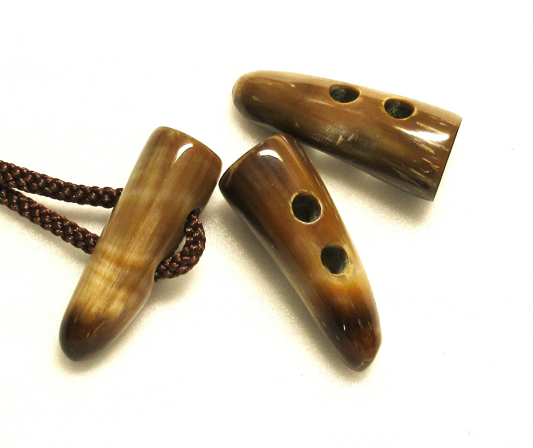 水牛ダッフルボタン・47mm。特上こげ茶（天然色）。3個（セット）の価格。本オランダ水牛角。長さ47m/m..