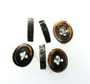 水牛ボタン、天然皮付き・27mm。特注品(四つ穴)。ミドルブラウン(天然色)。6個(セット)の価格。直径27×23m/m・厚み6m/m・芯持ち・紐穴の径3m/m。日本製。ゆうメール便。