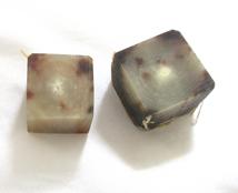 水牛角サイコロ材。18mm角・本オランダ水牛。2個（セット）の価格。プロ用。加工方法在中。日本製。ゆうパケット便。