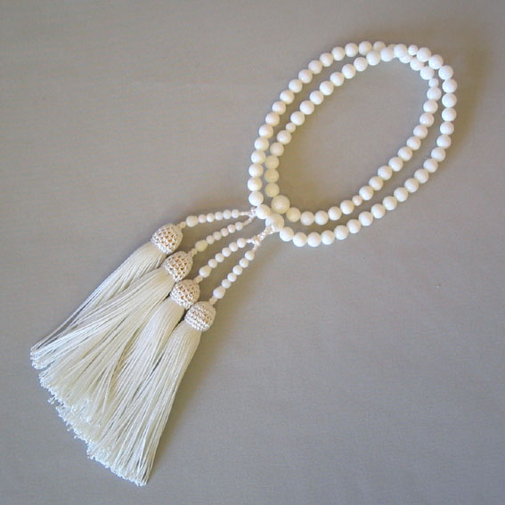 ■送料無料■ 女性用数珠（二輪）白本珊瑚（6.5mm玉）正絹白頭房 【桐箱入り】【smtb-TK】