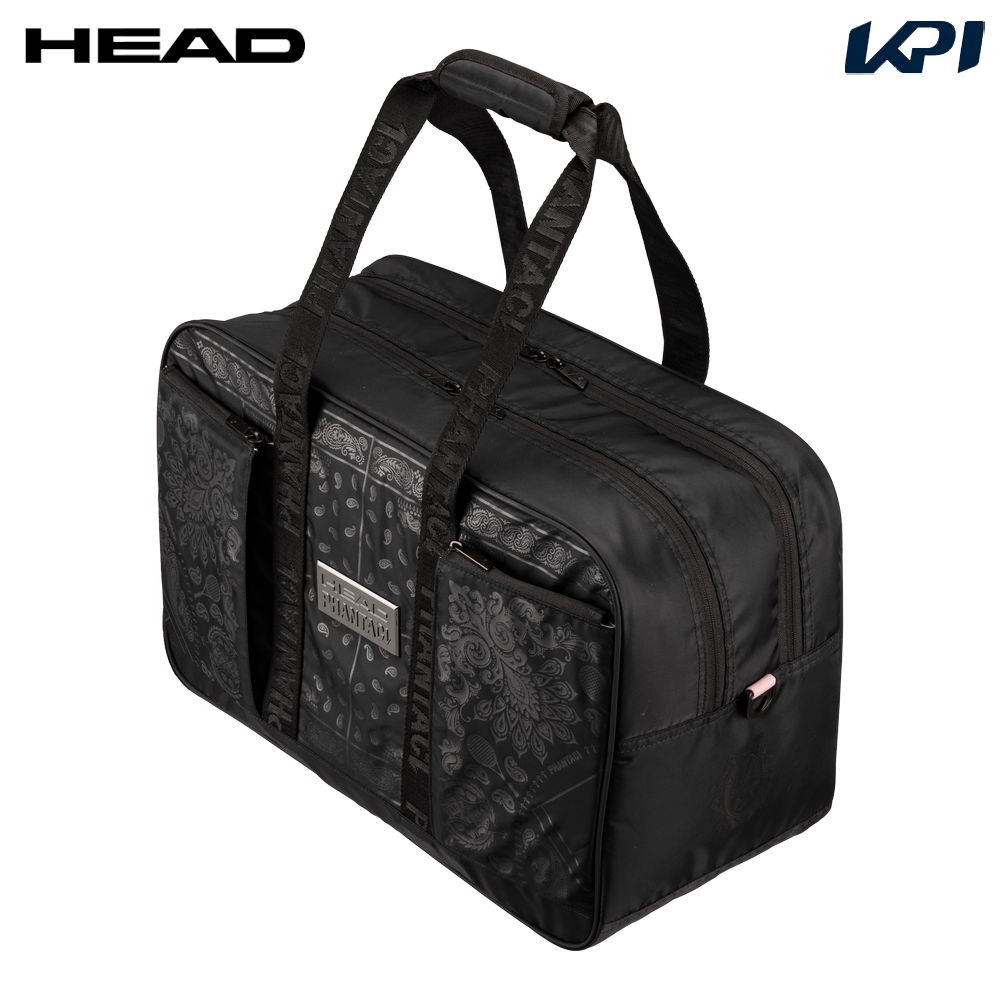 メーカー希望小売価格はメーカーカタログに基づいて掲載しています。 PHANTACI x HEADPHANTACIはブランド設立20周年を記念し、世界的に名高いパフォーマンス・スポーツブランド「HEAD」とタッグを組み、刺激的なクロスオーバー・コラボレーションを実現しました。両ブランドに共通する「スポーツのDNA」を核とするこのコレクションは、ネットを越えて飛ぶテニスボールが描く優美な弧からインスピレーションを得ています。その流れるようなリズムと洗練された優雅さは、ブランドを象徴する流麗なペイズリー柄によって再解釈され、躍動感と洗練を視覚的に表現しています。このダイナミックなアスレチックスピリットは、PHANTACIのシグネチャーカラーであるブラックとピンクの配色、そして独特のラグジュアリーストリートウェアの美学と見事に融合しています。単なるパフォーマンススポーツと先進的なストリートファッションのコラボレーションにとどまらず、このコレクションは2つの世界の洗練された融合を体現しており、テニスコートのエネルギーと激しさを、ラグジュアリーなストリートウェアの舞台へと昇華させています。 商品説明 サイズ：50 x 33 x 25cm(35L) ヘッド HEAD バドミントン バッグ・ケース テニスバッグ・ケース PHANTACI x HEAD Phantaci Pro Tote Bag 35L BK ファンタシー プロ トートバッグ 35L BK 2026新製品