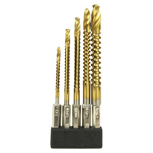 穴あけやバリ取り穴の拡大作業が可能です。■用途木材穴あけやバリ取り作業。■機能ドリルはハイス製で耐久性抜群です。刃先はシンニング加工で材料への食いつき抜群です。木材・薄鉄板への穴あけ作業にも最適です。六角軸仕様なのでインパクトドライバーへワンタッチで着脱できます。●5本セット。●6.35mm六角軸。●対応機種:電気ドリル・充電ドリル・充電インパクトドライバー。●最高使用回転数:5000min-1。●刃先:シンニング加工。