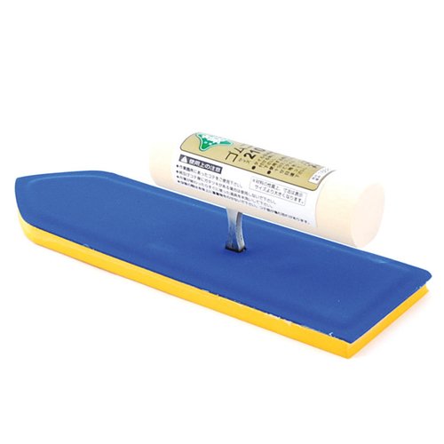 コテ板のゴム交換が可能です。■用途タイル目地塗り付け作業。■機能使用する際に水を十分にゴムに含ませて、タイル目地を塗ってください。●サイズ:210mm。●適合替ゴム:緑長ゴム鏝替ゴム210mm。