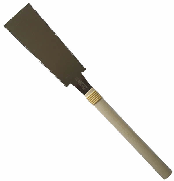 ■機能縦挽き・横挽きができる両刃の鋸です。一般家庭（日曜大工）用として最適です。本目立済みなのでこのまま使えて便利です。刃を傷つけないケース付で安全に保管できます。■仕様・スペック●全長：約530mm●刃幅：85mm●刃渡り：210mm●重量：約130g