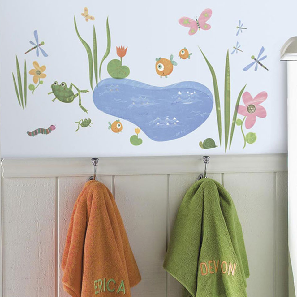 Rakuten - ウォールステッカー 植物 花 蝶 カエル 魚 トンボ [ポッピーポンド] ルームメイツ RoomMates 半透明 かわいい きれい 北欧 シンプル シール のり付き 壁紙シール キッチン リビング 子供部屋 保育園 幼稚園 Hoppy Pond 宅C
