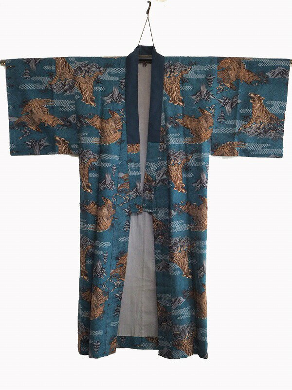 ■商品説明 / Description of item■It is an undergarment with a hawk and tiger pattern. The brave falcon is a pattern favored by samurai. The tiger also has the meaning of amulet. A 'juban' is a garment worn by men under a kimono.サイズ / Size・着丈(後方襟付根〜裾先)　約132.0cm / Length (back collar base-hem) about 52.0in ・肩幅(両肩横直線)　約cm / Shoulder width (both shoulders horizontal line) about in ・裄(肩頂点〜袖先)　約64.5cm / Sleeve length (shoulder apex-sleeve end) about 25.4in ・袖丈　約44.0cm / Sleeve Tip Width about 17.3inmaterial / 素材Muslin / メリンスcondition / 　　　　　状態There is a feeling of use. 使用感があります。＊Please refer to the location specified in the figure.＊写真をご参照ください。 Country of origin / 原産国Japanimportant points / 注意事項Due to the characteristics of the material, some shrinkage and twisting may occur due to washing and cleaning.素材の特性上、洗濯やクリーニングにより多少の縮みやヨレが生じる場合がございます。 We take the utmost care in photographing the products, but depending on the monitor environment at the time of viewing, the colors may appear slightly different from the actual products.商品撮影には細心の注意を払っておりますが、ご覧の際のモニター環境により、実際の商品と多少色味が異なって見える場合がございます。 ＊当店は、買出し屋です。 実際に一軒一軒のお宅へ出向いて、 蔵や土蔵に眠っている商品を 買わせて頂いています。 その為、骨董品に関しては、 うぶもの （未だ蔵の中で世に出ていない品） を中心に取り扱っております。 昔の方々の巧みの技をそして、 それを大事に使っていた方々の心を 大切にしていただける方々へお届けしたいと思っております。 買い出し情報はこちら↓