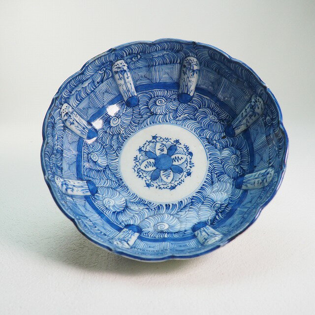 渦文、雷文、笹文様 輪花型 深鉢 0261明治時代 伊万里 染付 手描き陶磁器 鉢 器 日本 食器 和食器【中..