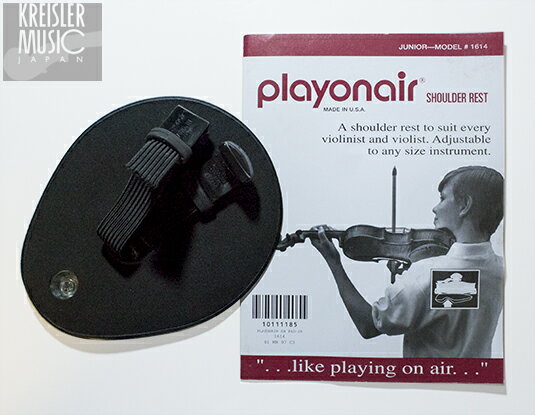 バイオリン肩当て◆プレイオンエア◆Play On Air（正規品) アメリカ製　1/16〜4/4サイズまで対応　ジュニアサイズ　約15cm×12.5cm　高さ1cm〜（膨らみによって変わります） ♪フワフワな使い心地で、痛がるお子様も大喜び♪ 現在販売中のカラーは【ブラック】です。 〜Play On Air（プレイオンエア）〜、つまり『空気の上で弾いて♪』という商品名のとおり、風船みたいに、自分で空気を吹き込んで、好きな厚みまで膨らませて使う、画期的なソフト肩あてです★当然ながら、中身が空気なのですごく軽いです。 バイオリンが共鳴する裏板に広範囲かぶせることになるため、ブリッジ型の肩当てに比べると、音量は確かに落ちます。でも、バイオリンを始めたばかりで、どうにも肩当てがしっくりこない方、痛い痛い・・とお母さんや先生を困らせるお子さん達には、嬉しいやさしい肩当てです。 このシリーズは、ジャンボやデラックス、クレセントなど数種でていますが、このタイプ（ジュニアサイズ）が一番経済的で形的にも、オールマイティに使えると思いました。裏板をふさいでしまう範囲が、最小限にとどめられる点もポイント高し！規定では、1/16〜3/4サイズとなっているようですが、4/4でも難なく使用可。あえて大きなタイプにする必要は無いかと。。 この機会にぜひお試し下さい♪ ●使い方…画像もご参照ください。 付属の用紙（文は英語です）に図解がありますが、基本的には浮き輪などに空気を入れる要領と同じです。 固い作りですので力を入れて空気穴をつまみ出し、直接口をつけるか付属の短いパイプをストロー代わりにするなどして、空気を入れて蓋をします。口を離すとすぐに空気が抜けてきますので、パンパンになるくらい多めに空気を吹き込み、出来るだけ手早く栓をするとある程度、空気が抜けてちょうど良い張りに納まります。 【※ご注意※】直接口をつけるという商品の性質上、著しい不良品で無い限り返品・交換は一切承っておりませんので、予めご了承下さい。 ★形状、仕様などが多少画像と異なるロットの場合がございますので、その点、予めご了承の上、ご注文頂きますよう、お願い申しあげます。 ★当社の画像、店名を無断使用して転売をおこなう悪質な業者が存在しています。 当社が正規販売店であり、自社倉庫から発送致します。関連商品バイオリン 肩当て マッハワン プラスチック製 Mach one 超...バイオリン 肩当て TIDO ティド 上質 メイプル Shoulder...バイオリン 肩当て TIDO ティド 上質 メイプル Shoulder...バイオリン 肩当て BellaLuna 良質メイプル M（1/4-1/...5,448円5,159円5,159円4,952円バイオリン ビオラ 共用 肩当て コンフォート ショルダークッション ...バイオリン 肩当て Viva-La-Musica ビバラムジカ STA...バイオリン 肩当て TIDO ティド Shoulder Rest 黒 ...肩当て 収納ポーチ KMJ クライスラーミュージック オリジナル 厚手...2,726円8,176円2,963円1,196円