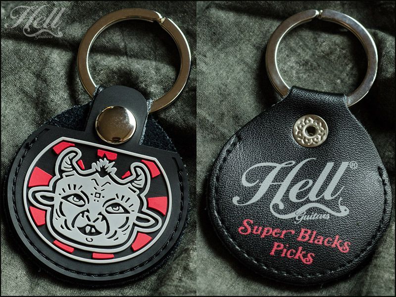 *★ Hell Guitars ヘルギター ★* 本革 ピックケース◆Hell Guitarsオリジナル The Devil Dudeピックホルダー キーチェーン Hell Guitars社オリジナルのピックケース。インパクト大のHellのマスコット悪魔デザイン。レザー製で丈夫、Oリング付きなのでキーホルダーとしても使えます。大人気のピック『スーパーブラック』と合わせてぜひどうぞ！ サイズ：5.3cm×6cm（リング部分含まず）　※ピックは商品に含まれません。 ★当社はHell Guitars(ヘルギター)の国内正規代理店です。卸、多量購入なども、お気軽にご相談下さい！関連商品ギター ピック 3枚入り 厚み1mm・2mm・3.2mmプロも絶賛！ ...ギター ピック 15枚入り Hellケース付き 厚み1mm・2mm・3...【アウトレット品】ピアススタンド 黒 イヤリングスタンド ディスプレイ...アジャスター チェロ 3/4〜4/4サイズ用 クローム 個数1個〜4個...1,175円3,316円980円992円チェロ入門書 弾ける!!チェロ チェロ教本 初級 練習曲付き...クロス 弦楽器専用 上質マイクロファイバー製 BellaLuna ベラ...弦楽器用 ポリッシュ KMJ特製♪ 楽器をピカピカに！ 20ml入り...弦楽器用 クリーナー KMJ特製♪ 楽器の汚れをしっかり落とす！ 20...1,100円1,078円1,178円1,178円