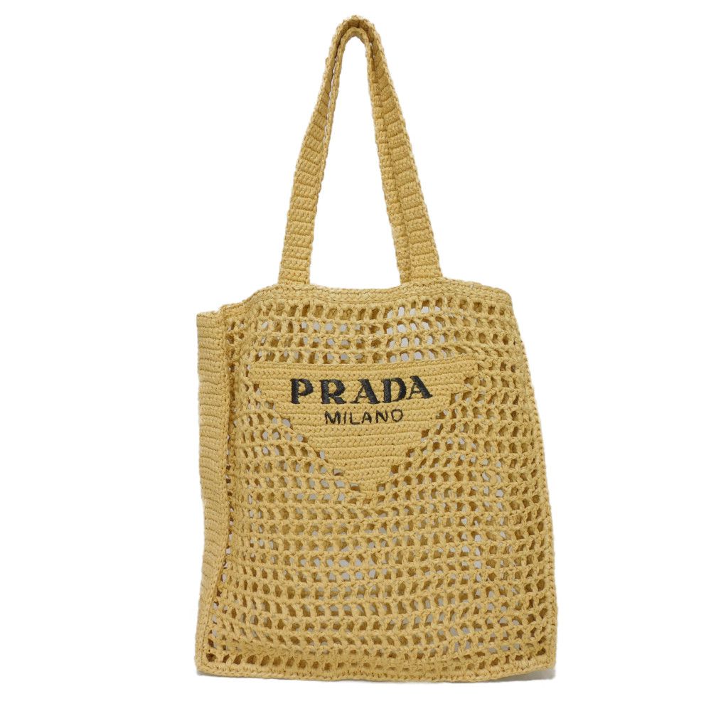 ブランド PRADA プラダ 品番 2VG105 2A2T F0018 商品名 PRADA プラダ カゴ バッグ トートバッグ 形状 トートバッグ 色 ナチュラル（ベージュ系） 素材 ラフィア サイズ 約W40cm x H40 x D4.5(cm) ハンドル：約58cm 重さ 413g 付属品 保存袋、小冊子、紙タグ、品質カード 仕様 開閉式：オープン 商品ランク A 状態 [外側] 表面：シワ 形状：やや型崩れ コーナー：剥がれ 管理番号 04200h コメント ラフィア素材にプラダのトライアングルロゴがデザインされた「カゴ バッグ」トートバッグです。 シリアル MADE IN ITALY(RFID/ICチップ内蔵)