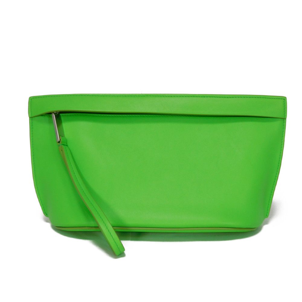 サルヴァトーレフェラガモ Salvatore Ferragamo クラッチバッグ ロゴエンボス ポーチ 箔押し ライトグリーン ストラップ 美品 新ロゴ ライム 241390 メンズ レディースバッグ かばん エレガント 高級 上品 大人 ブランド【中古】