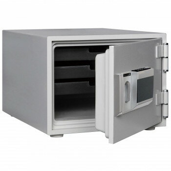 ※沖縄・離島・北海道・山口県は別途実費となります。※お届けは軒先渡しのみとなります。エレベータがあっても2階以上の配達はできませんのでご了承ください(41kg以上は車上渡し)。※搬入設置は別途料金がかかりますので、お問い合わせください。※時間指定及び土曜日・日曜日・祝日の配達は承っておりません。平日月曜〜金曜の9時〜17時になります。(多少前後有)「送り先が、北海道・沖縄・離島 他、特殊地域の場合、ショップにて注文確認後に別途追加送料をご案内させていただく場合がございます。」「お客様都合でのキャンセルの場合、出荷前後にかかわらずキャンセル料などの手数料が発生いたしますので予めご了承ください。」「メーカーより取り寄せ商品のため、在庫状況によっては欠品・廃盤の可能性があります。あらかじめご了承ください。」カギの持ち歩きを不要とした(キーレス)電子ロック錠です。暗証番号は、4桁〜16桁までの登録ができます。※上1段のトレイのレールは固定。下2段のレールは取り外し可能です。【耐火金庫の有効耐用年数は製造後20年】半永久的に使えると思われがちな耐火金庫ですが、耐火材である気泡コンクリートに含まれる水分が長期使用により気化してしまい、本来の耐火性能を発揮することができなくなります。日セフ連では、耐火金庫の有効耐用年数の基準を製造後20年として、これを目安に買換えやセキュリティーの見直しをおすすめしています。【配送に関する注意事項】※沖縄・離島・北海道・山口県は別途送料実費となります。※40kg以下の金庫のお届けは1階軒先渡しのみとなります。41kg以上の金庫は車上渡しのみとなります。エレベーターがありましても2階以上の配達はできませんのでご了承ください。※搬入・設置は別途料金がかかりますので、お問い合わせください。サイズ外寸法:W412×D518×H330mm、内寸法:W335×D375×H230mm個装サイズ：54×46×36cm重量40kg個装重量：44000g素材・材質外箱:SPC鋼板耐火材:発泡コンクリート仕様内容積:29L付属品ABS樹脂製トレイ:3ヶ生産国韓国・広告文責（クリスタルモール・028-680-4338）fk094igrjs