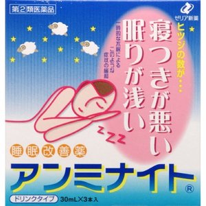 【製品名】 アンミナイト 【使用上の注意】 ■してはいけないこと（守らないと現在の症状が悪化したり，副作用・事故が起こりやすくなる） 1．次の人は服用しないこと　（1）妊婦又は妊娠していると思われる人。　（2）15才未満の小児。　（3）日常的に不眠の人。　（4）不眠症の診断を受けた人。2．本剤を服用している間は，次のいずれの医薬品も使用しないこと　他の催眠鎮静薬，かぜ薬，解熱鎮痛薬，鎮咳去痰薬，抗ヒスタミン剤を含有する内服薬等（鼻炎用内服薬，乗物酔い薬，アレルギー用薬等）3．服用後，乗物又は機械類の運転操作をしないこと　（眠気をもよおして事故を起こすことがある。また，本剤の服用により，翌日まで眠気が続いたり，だるさを感じる場合は，これらの症状が消えるまで，乗物又は機械類の運転操作をしないこと。）4．授乳中の人は本剤を服用しないか，本剤を服用する場合は授乳を避けること5．服用前後は飲酒しないこと6．寝つきが悪い時や眠りが浅い時のみの服用にとどめ，連用しないこと ■相談すること 1．次の人は服用前に医師，薬剤師又は登録販売者に相談すること　（1）医師の治療を受けている人。　（2）高齢者。（高齢者では眠気が強くあらわれたり，また反対に神経が高ぶるなどの症状があらわれることがある。）　（3）薬などによりアレルギー症状を起こしたことがある人。　（4）次の症状のある人。　排尿困難　（5）次の診断を受けた人。　緑内障，前立腺肥大2．服用後，次の症状があらわれた場合は副作用の可能性があるので，直ちに服用を中止し，この外箱を持って医師，薬剤師又は登録販売者に相談すること［関係部位：症状］皮膚：発疹・発赤，かゆみ消化器：胃痛，吐き気・嘔吐，食欲不振精神神経系：めまい，頭痛，起床時の頭重感，昼間の眠気，気分不快，神経過敏，一時的な意識障害（注意力の低下，ねぼけ様症状，判断力の低下，言動の異常等）循環器：動悸泌尿器：排尿困難その他：倦怠感3．服用後，次の症状があらわれることがあるので，このような症状の持続又は増強が見られた場合には，服用を中止し，この外箱を持って医師，薬剤師又は登録販売者に相談すること　口のかわき，下痢4．2〜3回服用しても症状がよくならない場合は服用を中止し，この外箱を持って医師，薬剤師又は登録販売者に相談すること その他の注意 ■その他の注意翌日まで眠気が続いたり，だるさを感じることがある。 【効能・効果】 一時的な不眠の次の症状の緩和：寝つきが悪い，眠りが浅い 【用法・用量】 寝つきが悪い時や眠りが浅い時，次の量を1日1回就寝前に服用する。［年齢：1回量］成人（15才以上）：1瓶（30mL）15才未満：服用しないこと。 【用法関連注意】 （1）用法・用量を厳守すること。（2）1回1瓶（30mL）を超えて服用すると，神経が高ぶるなど不快な症状があらわれ，逆に眠れなくなることがある。（3）就寝前以外は服用しないこと。 【成分分量】 1瓶(30mL)中 成分/分量 ジフェンヒドラミン塩酸塩/50mg 【添加物】 エリスリトール，スクラロース，カラメル，安息香酸ナトリウム，クエン酸ナトリウム，香料，エタノール，バニリン，D-ソルビトール，pH調節剤2成分，その他1成分 【保管及び取扱い上の注意】 （1）直射日光の当たらない湿気の少ない涼しい所に保管すること。（2）小児の手のとどかない所に保管すること。（3）他の容器に入れかえないこと。（誤用の原因になったり品質が変わる。）（4）使用期限を過ぎた製品は服用しないこと。 【消費者相談窓口】 会社名：ゼリア新薬工業株式会社問い合わせ先：お客様相談室電話：03-3661-2080受付時間：9：00〜17：50（土・日・祝日を除く） 【製造販売会社】 ゼリア新薬工業株式会社 東京都中央区日本橋小舟町10-11 【剤形】 液剤 【リスク区分等】 第(2)類医薬品 【広告文責】 株式会社ヤマダデンキ 03-5280-5300 【文責】 登録販売者 渡辺裕孝 【使用期限】 使用期限まで1年以上あるものをお送りします。【購入制限のある商品について】お一人様○点までと記載のある商品につきましては、・同一名義のご購入・同一住所・同一世帯でのご購入・同一住所への配送の場合上記に該当し、複数件数のご注文が判明しました場合、キャンセルさせていただく場合がございます。予めご了承ください。