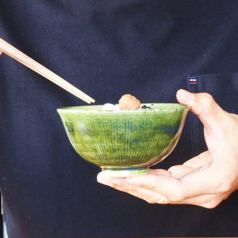 お茶碗 織部 黒土粉引 大 櫛目十草 飯碗 男性用 女性用 大人用 Φ120×H60mm おしゃれ 可愛い 和食器 【食器洗浄機対応】【電子レンジ対応】のサムネイル