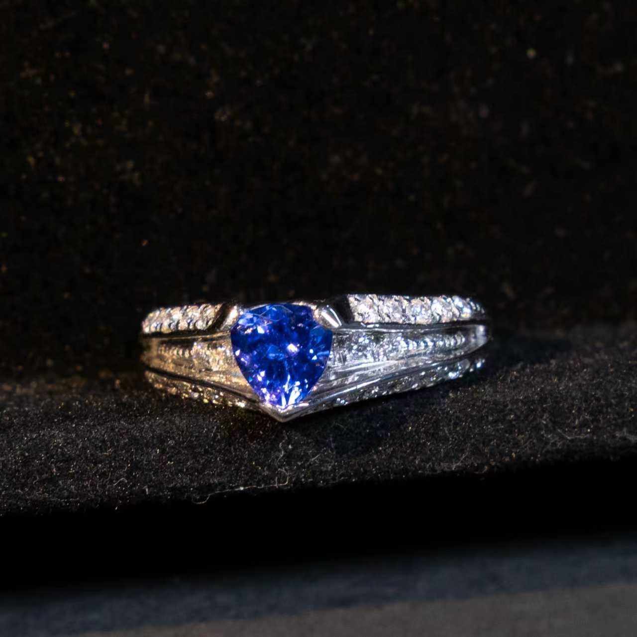 【中古】タンザナイト 0.86ct ダイヤモンド0.36ct リング PT900 11.5号