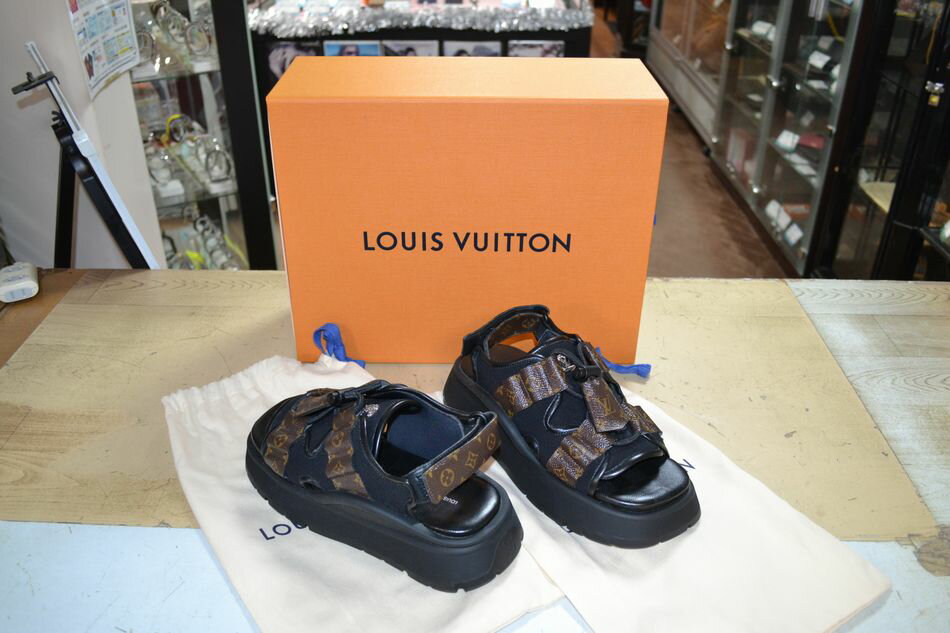 乐天商城 - [中古] 激レア 日本限定 LOUIS VUITTON カメレオン サンダル モノグラム ブラック ブラウン 1AHOAE 表記37Nサイズ 日本サイズ24.0 ルイヴィトン USED品