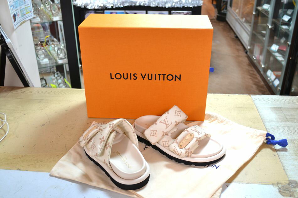 乐天商城 - [中古] 激レア 中古 LOUIS VUITTON プールピローミュール デュンヌベージュ ホワイト系 モノグラム 1AHMDR 表記37サイズ 日本サイズ24.0 サンダル ルイヴィトン USED品