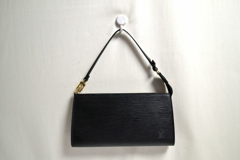 Rakuten - [中古] LOUIS VUITTON 旧ポシェット アクセソワール M52982 エピ ノワール 黒 ポーチ 小物入れ ハンドバッグ メンズ レディース ルイヴィトン USED品