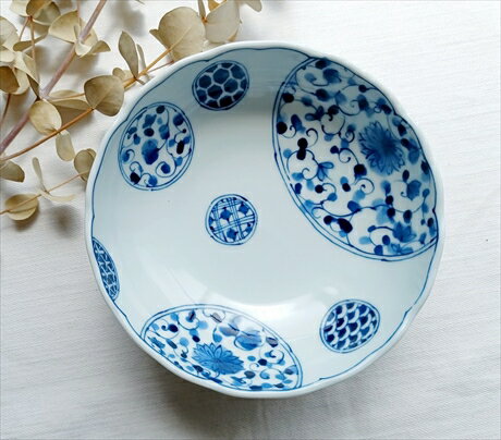 藍凛堂 花伊万里 16.5×3.5cm 多用鉢明の時代の染付や古伊万里からイメージを受けた美しい伝統の絵柄を上質な白磁に写しました