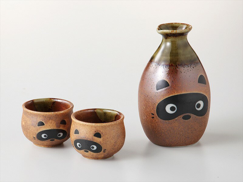 信楽たぬき酒器　※箱入り　 ※箱サイズ　15.4×16.3×9.3cm