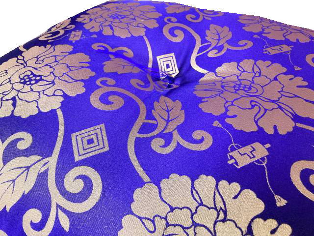 仏前座布団 緞子判 63×68cm ラメ入り法要 牡丹唐草 ポリエステル100% 綿わた100% ...