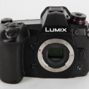【特筆事項】 【付属品】バッテリー、充電器 ※ボディのショット数は、トラブル防止のため一律でお伝えしておりません。 ※付属品に記載されている以外の物があった場合、オマケの扱いになります。 ※注文・決済審査完了の翌日から5営業日以内に出荷（＝土曜、祝日を除く平日のみ） 他サイトで販売済みの場合、キャンセルさせて頂く場合がございます。