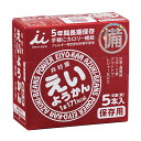 商品情報商品名井村屋 えいようかん商品特徴 「井村屋 えいようかん」は、手軽にカロリー補給可能な長期保存型のようかんです。 食べきりサイズのミニようかんです。 長期保存が可能で非常食として最適です 長年の井村屋羊羹製造技術を生かして5年の長期保存を実現しました。 手軽にカロリーが補給できます 1本食べるだけで手軽に171kcal（ご飯一杯分）のエネルギー補給が可能です。 適度に柔らかく、すっきりした甘さで水がなくてもそのまま食べる事が出来ます。 ワンハンドで手軽にカロリー補給が出来るため、ランニングやサイクリングなどアウトドアでのご利用にも適しています。 ユニバーサルデザイン フィルムをひっぱるだけで簡単・手軽に開けやすく、ワンハンドで食べやすい商品です。 化粧箱の開け口のつまみは、暗所でも手触りでわかりやすいように設計しています。また、化粧箱表面の点字で中身が羊羹であることをご案内しています。規格300g (60g×5本入)入数 20個賞味期限66ヶ月間JANコード 4901006111669JANコード 砂糖（国内製造）、生あん（小豆）、水あめ、寒天ご注意点 ・当商品はご注文をいただいてからメーカーへ発注いたします。当店での在庫期間が少ないので賞味期限は最長のものになります。 ・当商品は終売、リニューアルになる可能性があり、ご注文をいただいた後にお届けができなくなってしまう場合が稀にございます。 その際はご連絡させていただきますので、ご了承ください。・賞味期限情報は製造日を含んだ期間です。 関連キーワード井村屋 あんこ つぶあん こしあん 和菓子 製菓材料 あずきバー お菓子 おしるこ ぜんざい 焙じ茶ラテ トッピング 安納芋 きなこ ゆであずき 北海道産 赤飯 小豆 もち麦 ぞうすい 豆ごはん 無糖 きんぴらごぼうごはん 野菜ブイヨン あんソース 抹茶ソース ゆず蜜 しょうが蜜 お菓子 ギフト プレゼント ようかん 非常食 災害食 保存食 チョコレートようかん 小倉 練 抹茶 栗 芋 カカオ カステラ マドレーヌ カスタードプリン わらびもち どら焼き