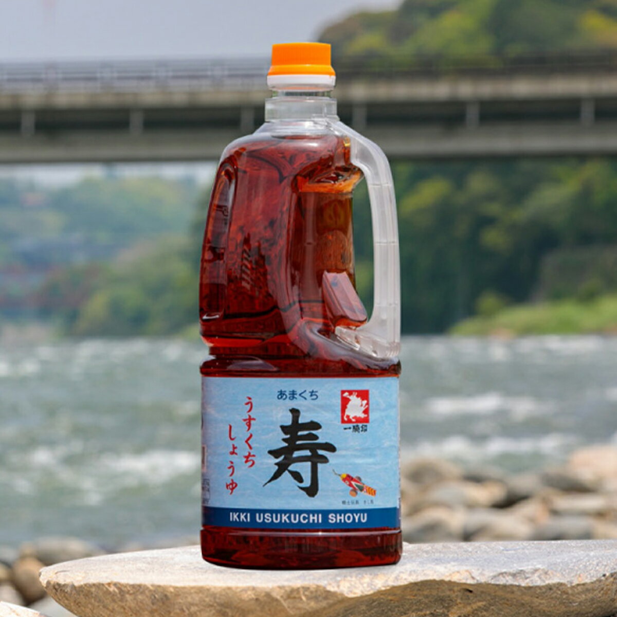 商品説明 名称 　緑屋本店　薄口?油　寿1500mL 原材料名 アミノ酸液、砂糖混合ぶどう糖果糖液糖、食塩、脱脂加工大豆、小麦/調味料(アミノ酸等)、甘味料(サッカリンNa,甘草、ステビア)、保存料(パラオキシ安息香酸) 内容量 1500mL 保存方法 直射日光を避け冷暗所に保存 賞味期限 製造日より300日（商品に記載） お届け方法 宅配便 製造者　緑屋本店関連商品【緑屋本店 紫淡口 うすくち 醤油 1.5L】 緑屋本店 紫 一騎醤油...【緑屋本店 錦淡口 うすくち 醤油 1.5L】 九州醤油 甘さ控えめ ...1,064円1,064円【緑屋本店 寿 甘口淡口醤油 1L】甘口の淡口 九州醤油 緑屋本店 寿...【緑屋本店 紫淡口 うすくち 醤油 1L】 緑屋本店 紫 一騎醤油 一...940円870円【緑屋本店 寿 甘口淡口醤油 300mL】甘口の淡口 緑屋本店 寿 一...【緑屋本店 桜 甘口濃口醤油 1.5L】甘口醤油 濃口醤油 九州醤油 ...512円1,110円【緑屋本店 紫 うまくち 醤油 1.5L】 緑屋本店 紫 一騎醤油 一...【緑屋本店 錦淡口 うすくち 醤油 1L】 九州醤油 甘さ控えめ 錦 ...1,064円870円【緑屋本店 ゆり 風味醤油 1L】かつお出汁のきいた 風味醤油 緑屋本...【緑屋本店 ゆり 風味醤油 1.5L】かつお出汁のきいた 風味醤油 緑...990円1,280円珍しい甘口の淡口醤油九州醤油の特徴、甘口を生かした、うすくち醤油です。素材の色合いを壊さず、しっかり味付けできますが、煮込んでも、煮詰まりにくい醤油です。きゅうりの浅漬けなどにもお使い下さい。当店の商品合計、3980円以上お買い上げで送料無料