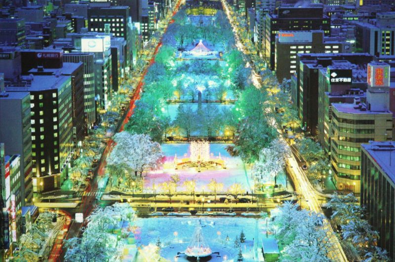 【引上品】店頭引上げ品の為、パッケージに傷み（傷・凹み・退色など）があります。 ピース数 1000ピース 完成サイズ 50cm×75cmパネルは別売りです。このサイズに合うパネル←クリックすると別ウィンドウで開きます。 作家名・作品名・商品シリーズ名 日本の風景・雪景 特徴 【めざせ！パズルの達人】通常のパズルより、同形状のピースを多くすることで難易度が少しアップ。 メーカー (株)エポック社 発売日 2010年10月09日 備考 ※注意※プレミア価格です。店頭引上げ品の為、パッケージに傷み（傷・凹み・退色など）があります。※古い商品の為、付属のノリが固まっていたり、不足ピースのメーカー対応ができないなど、ご購入にあたりリスクがございますので予めご了承ください。※商品の性質上、返品はお受けできません。ご了承ください。※画像はイメージです。実際と異なる場合があります。※プレゼント包装サービスは現在行っておりません。写真提供：アフロ4977389113668〈ジグソーパズル〉《希少品》