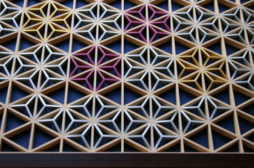 和モダン アートパネル 【切子調 青に紫2点 <京紫>】 和風アート インテリア 伝統工芸 和室 障子 アートボード 組子細工 オンライン出席の背景にどうぞ 目線くぎづけ 玄関 照明 ライト 幾何学模様【送料無料】壁掛け 壁飾り プレゼント kumiko 和の色彩と輝き!