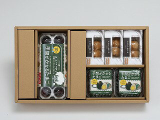 名称：燻製ギフトセット(タイプ3) 原材料名：燻製卵(鶏卵(国産)、食塩、利尻昆布) からむき燻たま2個入り(鶏卵(国産)、食塩、利尻昆布) 内容量：燻製卵10個入り1箱、燻製卵4個入り×2パック、からむき燻たま2個入り×3箱、 賞味期限：90日 保存方法：常温 販売者：スモークハウス 福島県田村郡小野町飯豊一盃森82人類があみだした最も古い料理法「燻製」 スモークをいぶすだけで、卵を味わい深く、優れた保存性や殺菌性を備えた食べ物へと変身させる煙の「魔術」 スモークハウスがチチンプイプイと魔法の煙を1週間かけた魔法の卵を召し上がり、人類が積み重ねてきた時の流れをお楽しみください。 スモークハウスこだわりの燻製品ギフトセット(タイプ3)です。 燻製卵：生みたてのこだわりの卵を使用し、北海道利尻昆布をだしに、森林の香りと 清らかな水が芳醇なおいしさに仕上げました。 燻製が防腐の役目を果たし、保存方法は常温保存。90日間美味しさは変わりません。 からむき燻たま：伯方の塩と利尻昆布で味付けしたたまごのカラをむき、直接くんせいをかけた商品です。外側の白身がウィンナーの皮のような食感になり、おつまみ等に最適です。
