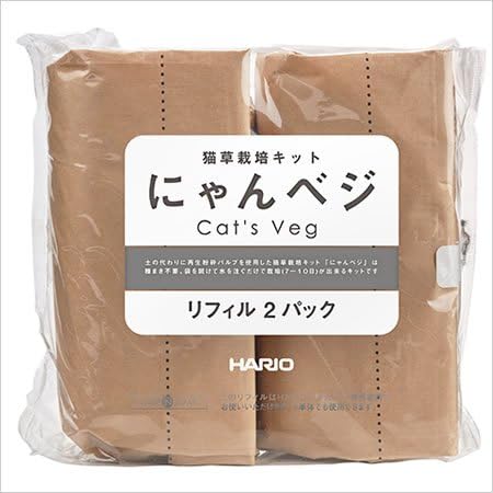 栽培方法 ・日当たりの良い、明るい場所で栽培してください。 発芽、食べごろまでの日数は栽培場所、栽培時間により異なります。 ・通常は250mlの水で食べごろまで育ちますが、天候等で粉砕パルプが 乾燥してしまった時は、表面が湿る程度に水分を補給してください。 ・草の芽が粉砕パルプを持ち上げて伸びてきた場合は持ち上がった粉砕パルプを取り除いてください。