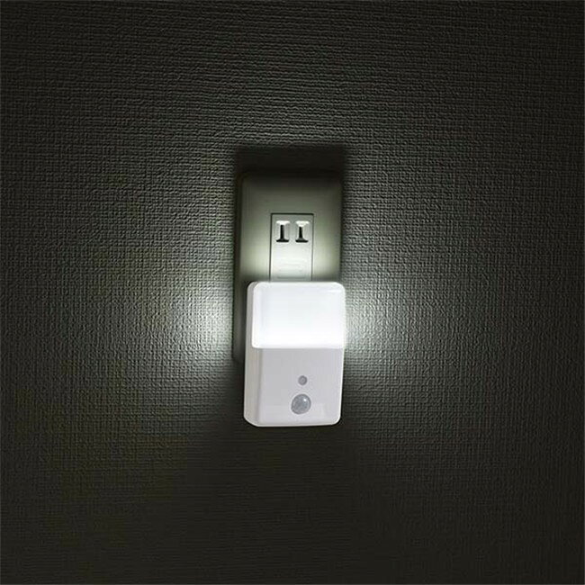 ナイトライト フットライト led コンセント 授乳 子供部屋 白色 / 電球色 ベビー ...
