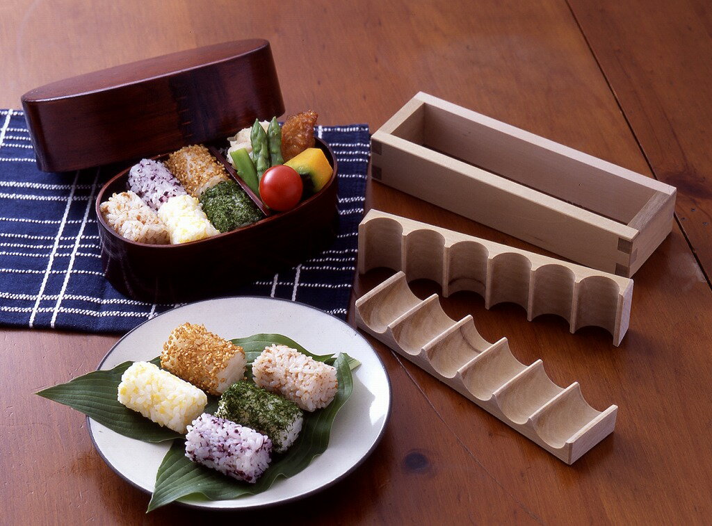 小さなおにぎり型 | 木製型抜き 木製 キッチンツール 食卓 食事 丸筒型 お弁当 にぎり寿司 キャラ弁 かわいい 手作り ランチ 日本製 酒井産業