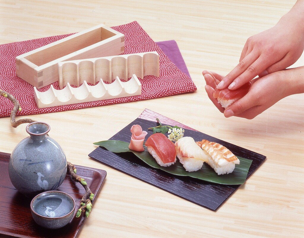 小さなおにぎり型 | 木製型抜き 木製 キッチンツール 食卓 食事 丸筒型 お弁当 にぎり寿司 キャラ弁 かわいい 手作り ランチ 日本製 酒井産業