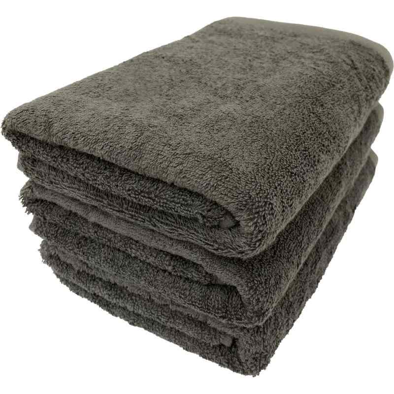 コットンタウン(Cottontown) スーピマコットン コンパクトバスタオル チャコールグレー 50×100cm 3枚セット 綿100% 小さめ タオル ミニバスタオル 中厚手【商品サイズ・重さ】フェイス：34×85cm(約120g)、コンパクトバス(ミニバス)：50×100cm(約200g)、バス：60×120cm(約260g)、大判バス：70×140cm(約340g)【カラー】キャメル（黄土色）,チョコレートブラウン（焦げ茶色）,チャコールグレー（灰色）,ブラック（黒）,オフホワイト（白）,ライトグレー（薄灰色）,ネイビー（紺）,ワインレッド（赤）,ストロベリーピンク（桃）,ローズピンク（薄桃）,ライトイエロー（黄）,ベージュ（薄黄土色）,グラスグリーン（緑）,パステルグリーン（薄緑）,ベビーブルー（薄青）,ラベンダー（紫）,ボーダーベージュ,ボーダーブルー,ボーダーグレー,ストライプベージュ,ストライプブルー,ストライプグレー【素材】綿100%【生産地】中国・ベトナム(ロットにより異なります)【使い勝手の良いボリューム】コットン（綿）の中でも希少なピマコットンを使用しており、しなやかで柔らかな肌触りを実現しています。ちょうど良い、薄手すぎず厚手すぎないやわらかな生地は吸水性も高く、繰り返しのお洗濯でも傷みにくいタオルに仕上がりました。【柄・カラー】無地16色・ストライプ柄3色・ボーダー柄3色をご用意。ご家族でお好きな色をチョイスする、お部屋に彩を添えるなど、シーンに応じたカラーをお選びいただけます。【様々なシーンで使える実用性】●ご自宅での入浴時やお風呂上り、浴室での使用●温泉などの旅行シーン●ジム、プールでのスポーツシーン●男性・女性、一人暮らしにもご家族でも。●同僚や上司、お客様などビジネスシーンでのちょっとしたプレゼントや、友達やご家族、新生活をスタートされる方へのプレゼントにも。【代用品としても活躍】赤ちゃんのおくるみ/お昼寝時のタオルケット/ひざ掛け・ブランケット/枕カバー・シーツなど【ご使用の際のお願い】綿製品の特性上、毛羽落ちがございます。一度お洗濯してからのご使用をおすすめいたします。柔軟剤の過度な使用は毛羽落ちや吸水性の低下につながりますので、タオルが硬くなってきたと感じた頃のご使用をおすすめいたします。塩素系漂白剤や塩素系洗剤のご使用は色落ちや変色してしまいますのでお控えください。