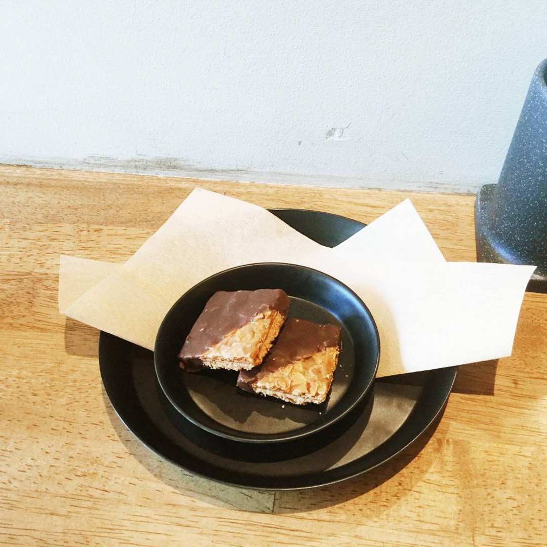 樂天商城 - usumono plate11 ブラック ideaco お皿 食器 ウスモノ 食洗器対応 おしゃれ 北欧 バンブーメラミン プレート 割れにくい