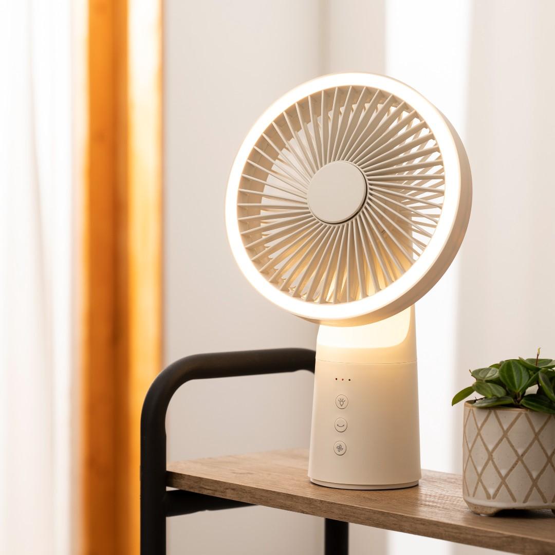 マラソン限定最大2000円クーポン！【ポイント10倍】 スリーアップ THREEUP 充電式LEDマルチポータブルファン スリーアップ株式会社 DF-T2233IV サーキュレーター 扇風機 おしゃれ 持ち運び 充電式 コードレス バッテリー 暖色 LED コンパクト 換気 寝室 風量調節 モバイのサムネイル