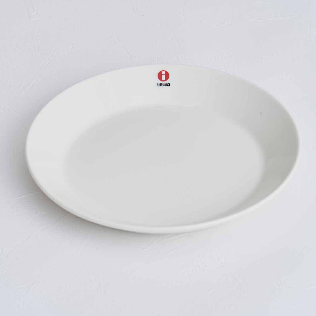 イッタラ iittala ティーマ プレート17cm ホワイト ギャラックス貿易株式会社 2010007 Teemaシリーズ 食器 無地 陶磁器 野菜 フルーツ 具材 食材 盛る おしゃれ シンプル 耐熱皿 電子レンジ オーブン 食洗機 冷凍庫 フリーザー 保存容器