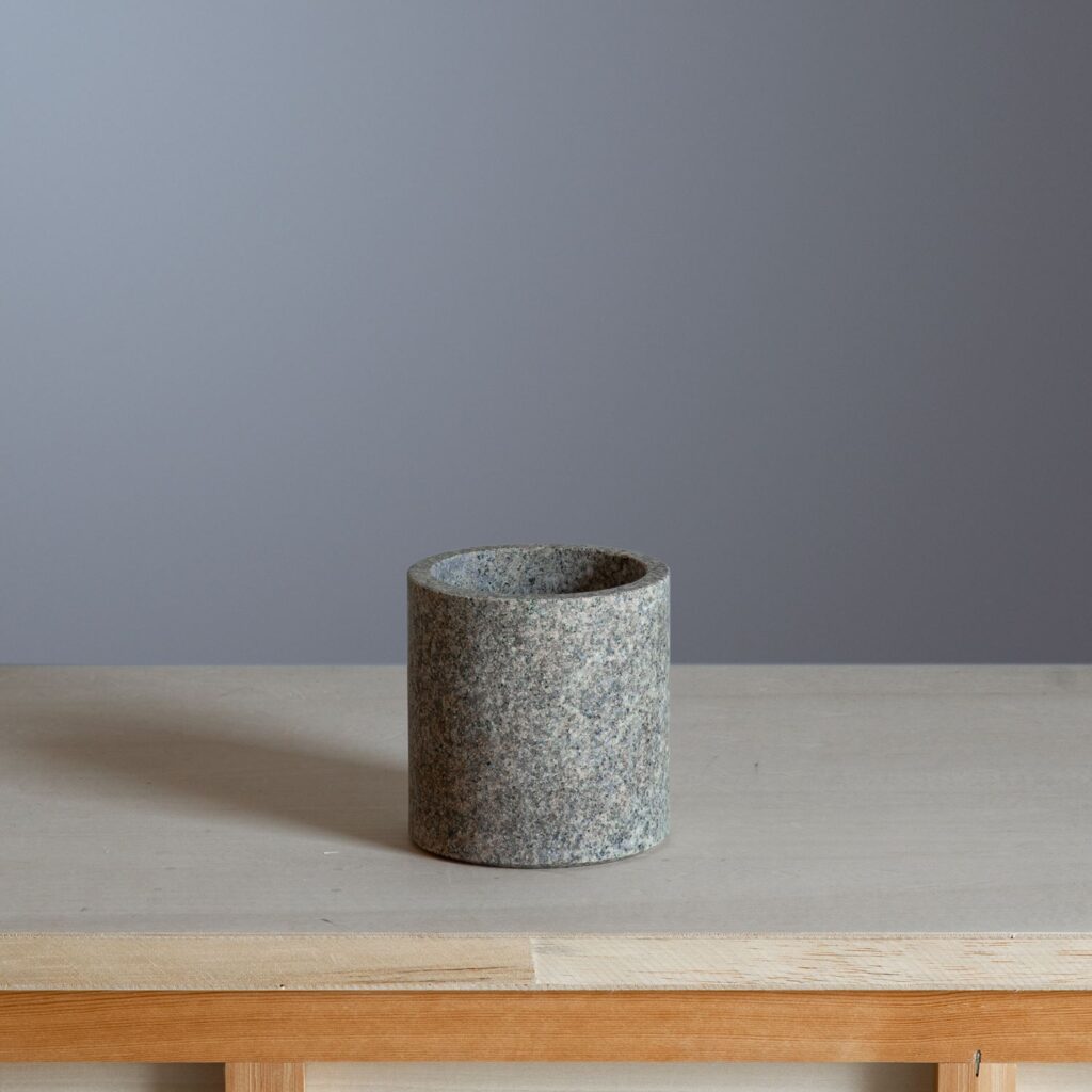 【AJI PROJECT】スタンド プランター　3号ポットのカバー【サビ】自然石　自然　石　おしゃれ　香川県　アート　インテリア　雑貨【庵治石】cs-stand-110s-sabi