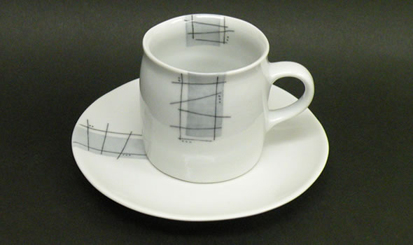 【砥部焼】長戸純子作　墨呉須象嵌カップ＆ソーサー【陶彩窯】陶器　焼物　コーヒーカップ