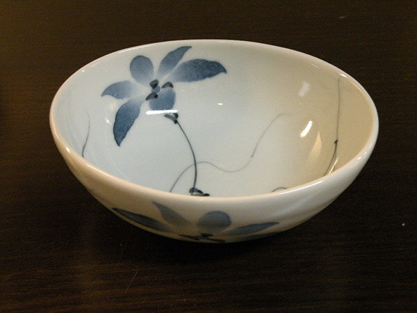 【砥部焼】鉄線　惰円鉢　サイズ（小）【陶彩窯】てっせん　花　陶器　焼物　食器　皿　陶芸　小皿　【1】