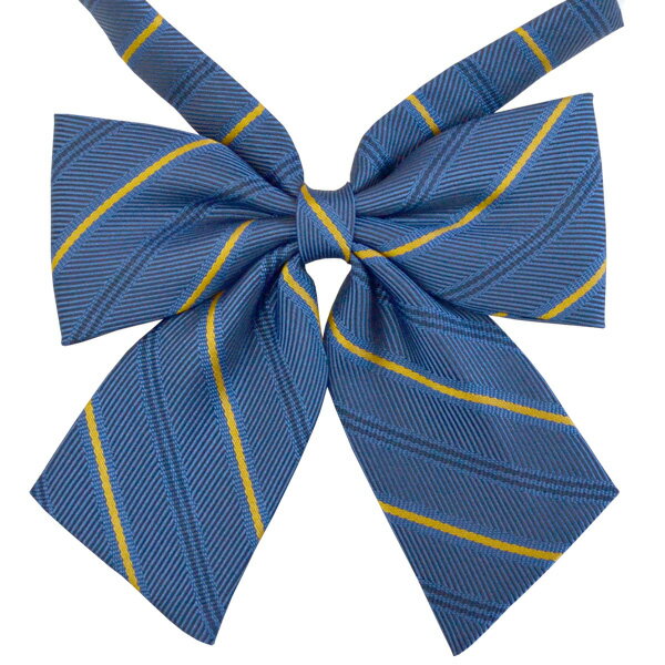 ★KURI-ORIオリジナルリボンタイ★ KURI-ORIオリジナルのネクタイ布地を、日本国内で織り上げ、ネクタイ・リボンタイ専門縫製で丁寧に仕上げています。 サイズ・・KURI-ORI S型 上羽の横幅約13センチ カラー・・ブルー（青）にネイビー（紺）とイエロー（黄色）のストライプ 素材・・ポリエステル100％ 日本製 ワンタッチで取り付けられ、首周りの長さはアジャスターで調節できます KURI-ORIジョイントアジャスター対応！ セーラー服にご利用になる場合など、長さを足してご利用下さい。 ◆ネクタイKRN204とお揃いです。 ◆まれに、リボンタイのお色が白いゴム・留め具に若干色移りすることがございます。 不良品ではございませんので、安心してお使いくださいませ。 ◆モニター環境等により実際の商品と色の見え方が異なる場合がございます。★KURI-ORIオリジナルリボンタイ★