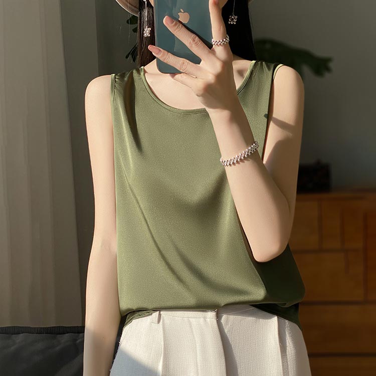 シルク調 レディース 薄手 タンクトップ タンクトップ ブラ紐隠し 光沢感 トップス Uネック ブラウス インナー オフィス 上品 オフィス ゆったり 大人 無地 OL ノースリーブ スーツインナー 春夏 サテン