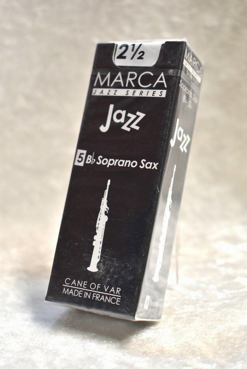 ------------------------------------------- Marca Jazz 特にジャズやポップス、ブルースで人気を誇るリードです。 高音域に伸びのある音色と、全音域でバランスの良い響きになるようデザインされています。 フランス産のケーンのみを使用し、手作業による最終仕上げを行う為、一枚一枚が最良の状態に調整されています。 ファイルドカット ソプラノサックス：5枚入り ご注文の際は番手をお選びください。 ご不明な点などございましたら、下記までご連絡ください。 クロサワ楽器横浜店 045-317-3711 yokohamawind@kurosawagakki.com -------------------------------------------------------------- 管楽器用アクセサリー ●木管楽器●金管楽器 -------------------------------------------------------------- マウスピース♪ソプラノサックス ♪アルトサックス ♪テナーサックス 　♪バリトンサックス ♪クラリネット　　♪金管楽器 -------------------------------------------------------------- リード＊ソプラノサックス ＊アルトサックス ＊テナーサックス 　＊バリトンサックス ＊クラリネット -------------------------------------------------------------- リガチャー ◆ソプラノサックス ◆アルトサックス ◆テナーサックス 　◆バリトンサックス ◆クラリネット -------------------------------------------------------------- ケース ▽ソプラノサックス ▽アルトサックス ▽テナーサックス 　▽バリトンサックス ▽フルート 　　 　　▽クラリネット ▽金管楽器 -------------------------------------------------------------- Marca(マーカ) ケーン栽培に最も適した気候風土と言われている南フランス ヴァール地方。 マーカ社はこの地で5世代にわたってリード製作の知識、 技術、情熱を継承し続け、現在に至るまで世界中のリード楽器奏者との対話を通じ、 最高品質のリードを作り続けています。 奏者に向けた各モデルは、アマチュアからプロプレイヤーまで 幅広く対応し、様々な音楽シーンに対応します。 ------------------------------------------- 銀行振込、代金引換、各種クレジットカードがご利用いただけます。 更新作業の都合上、ご注文いただいた時には既に売り切れている場合がございます。 その際はお取り寄せにて承りますのでお時間をいただく場合がございます。 あらかじめご了承くださいませ。 詳細写真などのご希望、その他ご不明な点がございましたら 管楽器担当へお気軽にお申し付けくださいませ。　